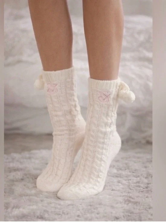 Victoria’s Secret Tote Bundle Bag + Makeup Case + Cozy Slipper Socks Set - Picture 15 of 15